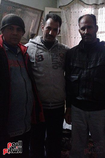 صور.. اليوم السابع داخل منزل منقذ مصابى حادث قطار رمسيس .. البطل وليد مرضى: "اللى عملته واجب...