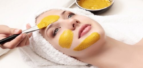 مش هتشيلي هم بشرتك تاني!!... هتصغري 10 سنين بعد ما تستخدمي الماسك ده بمكونات من منزلك مستحيل تصدقي !