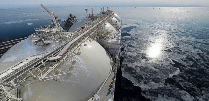 البترول تتفق على استيراد 40 شحنة غاز مسال خلال مايو ويونيو