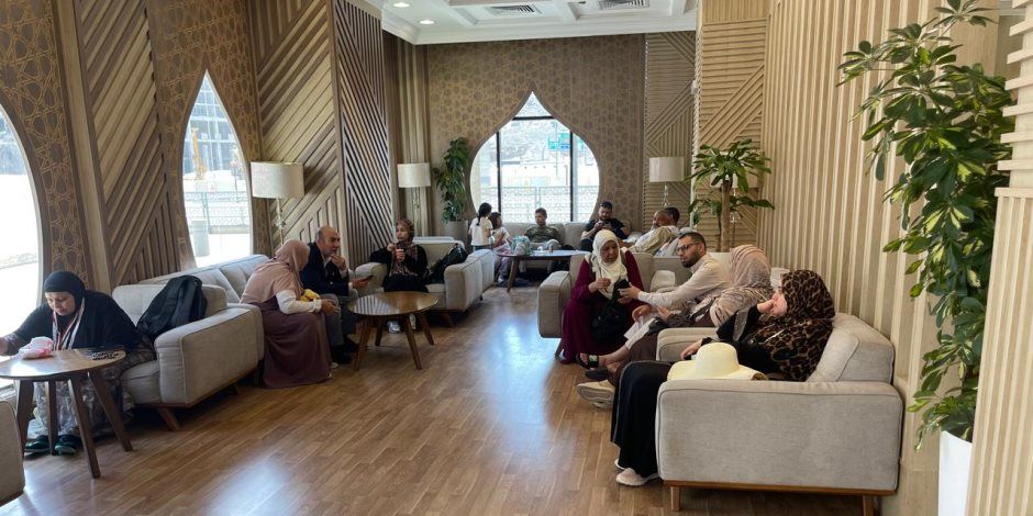 رئيس الجهاز التنفيذي للجنة الوزارية للحج: بدأنا نقل الحجاج إلى مكة المكرمة وسط إشادة واسعة بالخدمات والتنظيم (صور)