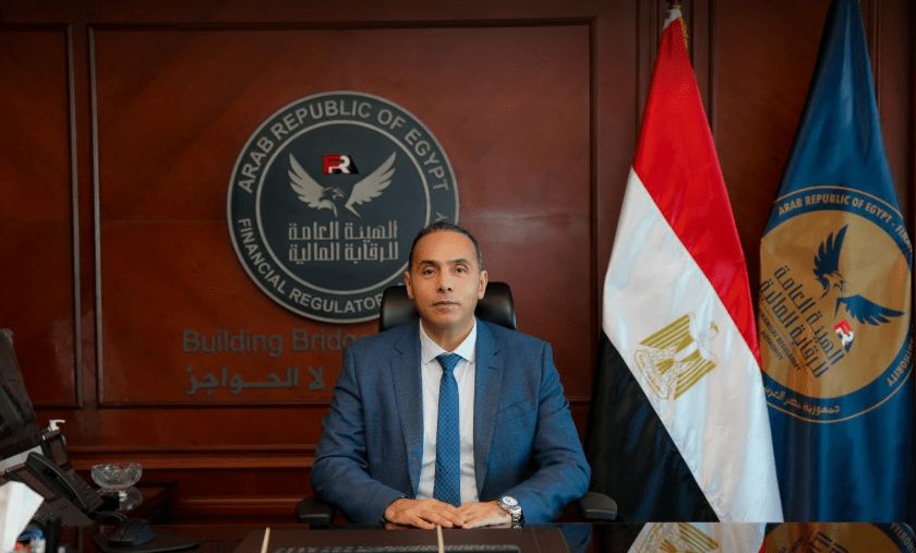 ضم الدكتور إسلام عزام رئيس الرقابة المالية إلى مجلس إدارة هيئة الاستثمار