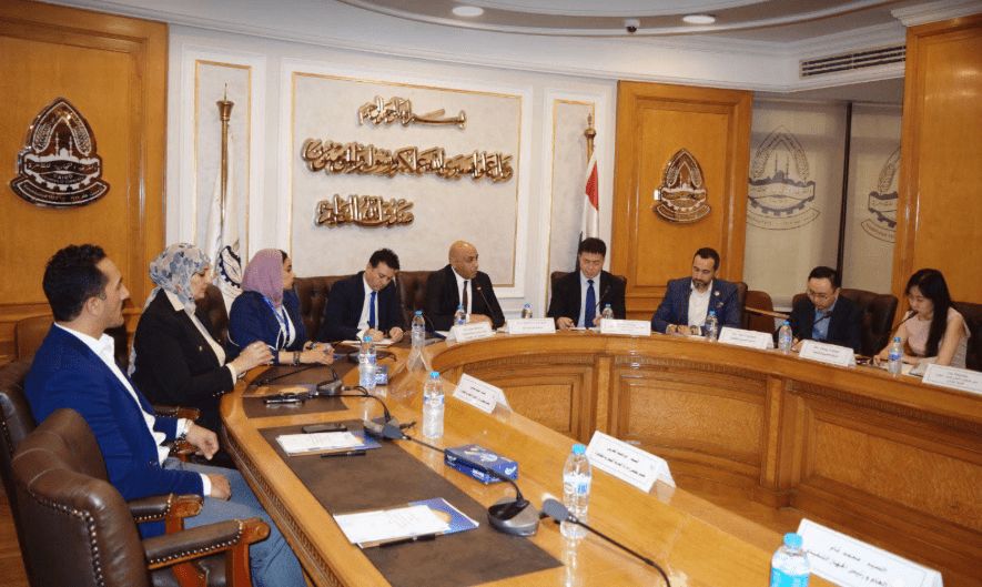 غرفة القاهرة تبحث مع وفد صيني فرص الشراكة في الصناعات الغذائية والمنسوجات واللوجستيات