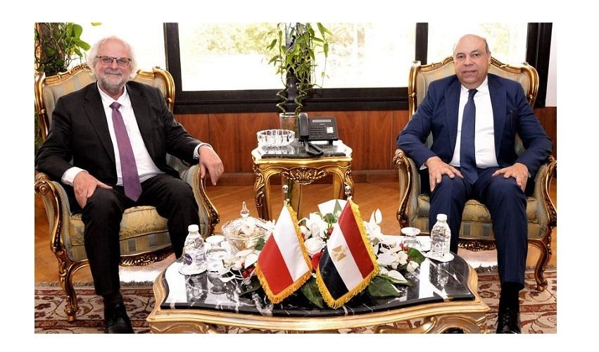 وزير الطيران: كافة التسهيلات لزيادة حركة السياحة من بولندا إلى المقاصد المصرية