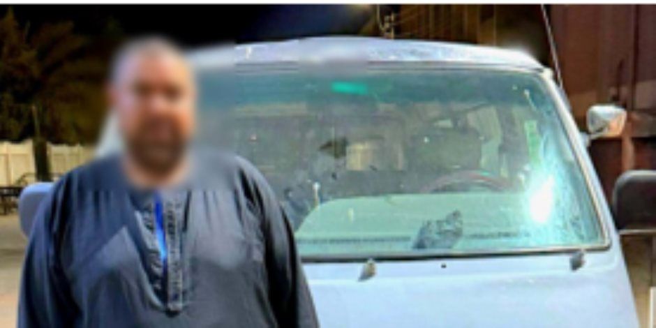 كشف ملابسات تضرر شخص من قيام قائد سيارة "ميكروباص" باختطافه وآخرين والسير بهم بأحد الطرق بالقليوبية
