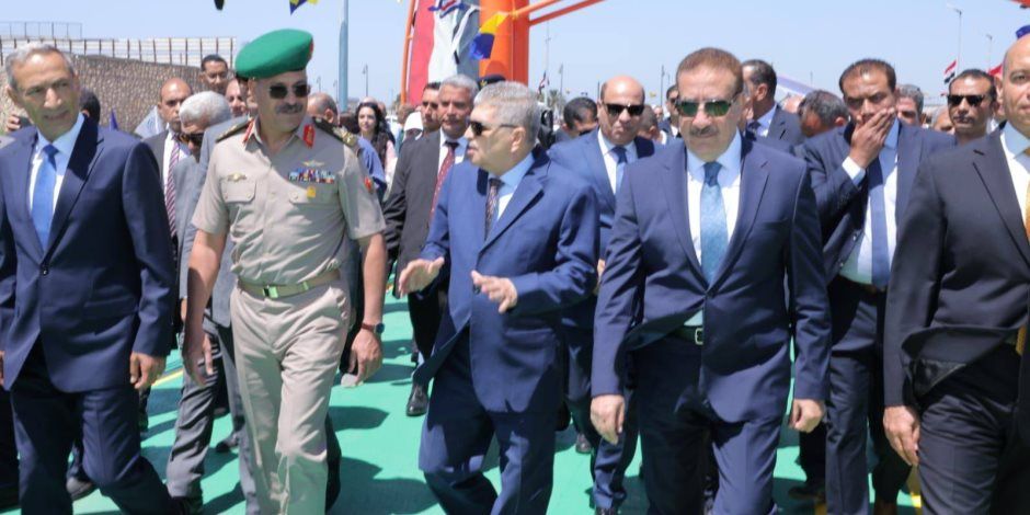 رئيس هيئة قناة السويس ومحافظ بورسعيد يشهدان افتتاح كوبرى النصر العائم 2 للربط بين مدينتي بورسعيد وبورفؤاد