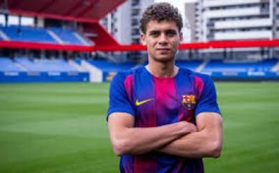 برشلونة يفعل بند شراء مهاجم مصري