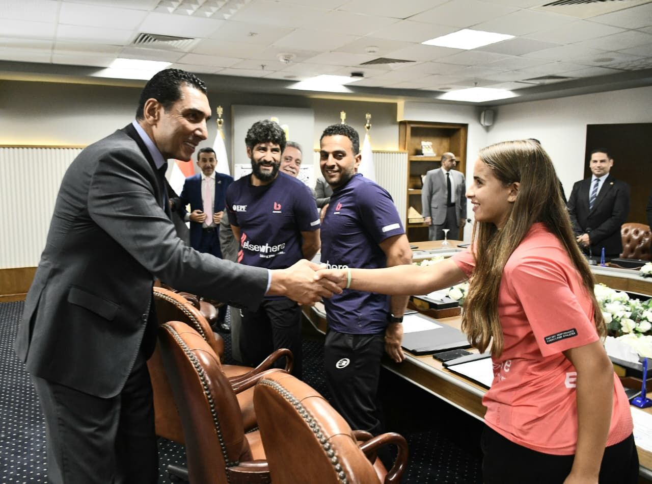 وزير الشباب والرياضة يكرّم منتخب مصر للبادل بعد التتويج بكأس أفريقيا للناشئين في إنجاز تاريخي