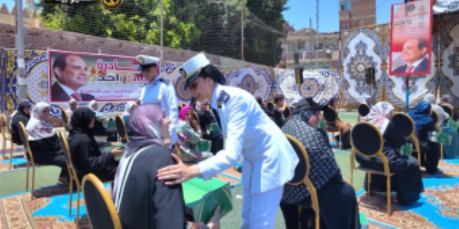 تحت رعاية رئيس الجمهورية.. «الداخلية» تشارك المواطنين الاحتفال بذكرى ثورة 30 يونيو وتوزع مساعدات عينية