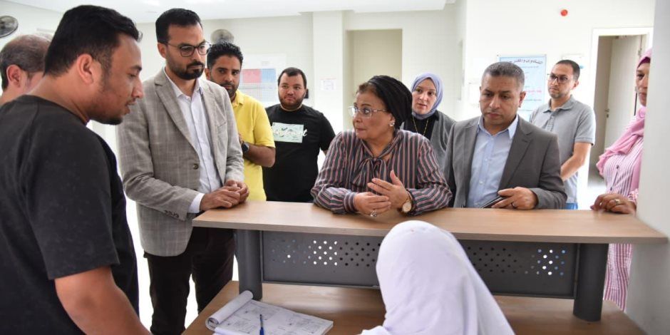 نائب وزير الصحة تتفقد منشآت مطروح وتوجه بتطوير خدمات الرعاية الأولية والصحة الإنجابية
