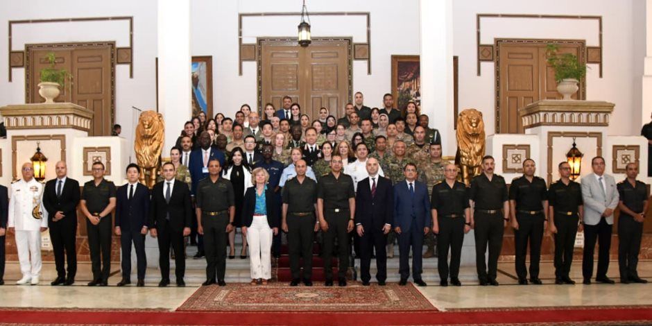 القوات المسلحة تحتفل بتخريج الدورة التدريبية الدولية الثانية "حماية المدنيين بمهام الأمم المتحدة والقانون الدولى للهجرة"