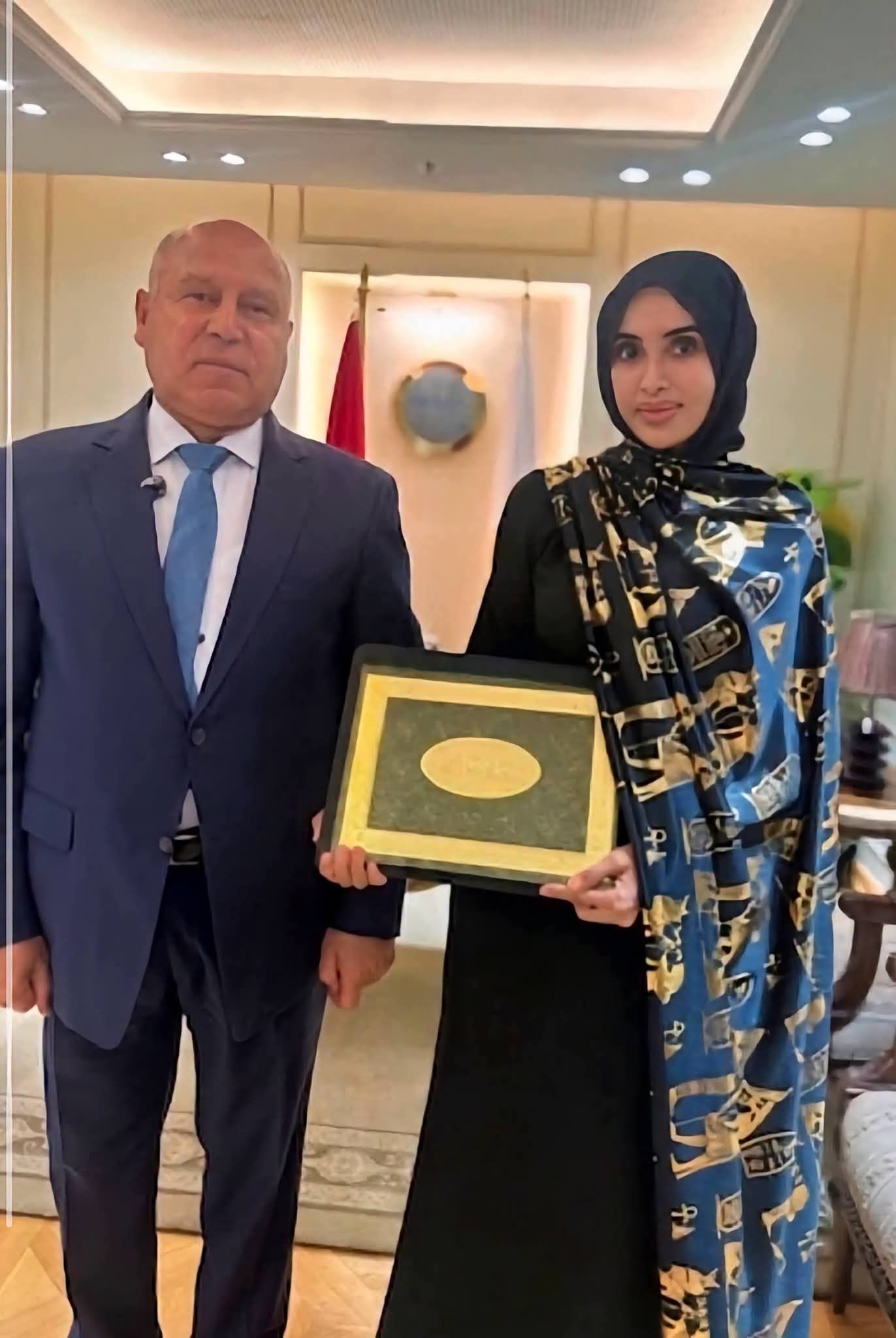 وزير النقل يعين سيدة أسوان بشركة قطارات النوم