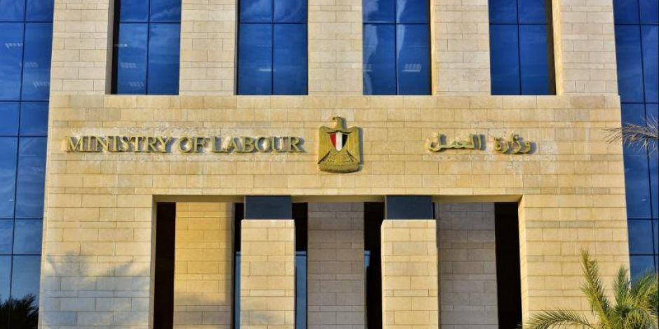 وزير العمل يعلن 1275 فرصة عمل جديدة فى 42 شركة خاصة بـ9 محافظات