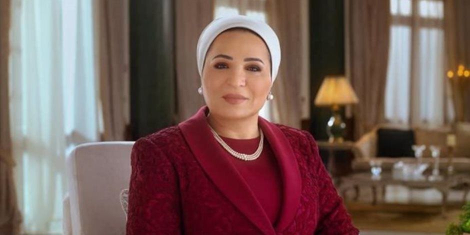 السيدة انتصار السيسى تهنئ أسيل أسامة بعد التتويج بالميدالية الذهبية في بطولة العالم للشباب لألعاب القوى
