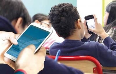 أخبار اليمن : دراسة تحدد تأثير الهواتف على التحصيل الدراسي