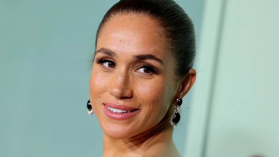 ميغان ماركل تسجل أول عودة للتمثيل منذ مسلسل Suits منذ أن انضمت للعائلة الملكية البريطانية عام 2018 بزواجها من الأمير هاري ابتعدت ميغان ماركل Meghan Markle عن ا إقرأ المزيد