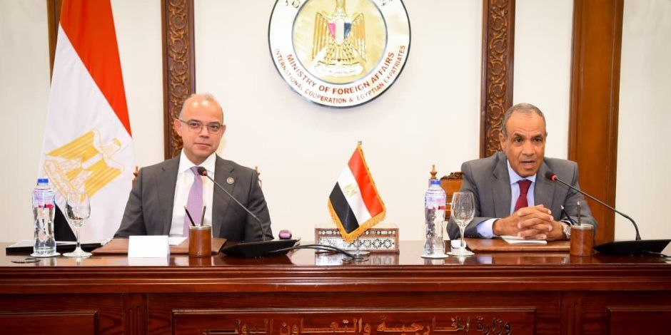 وزير الخارجية يلتقي مع وزير الاستثمار والتجارة الخارجية