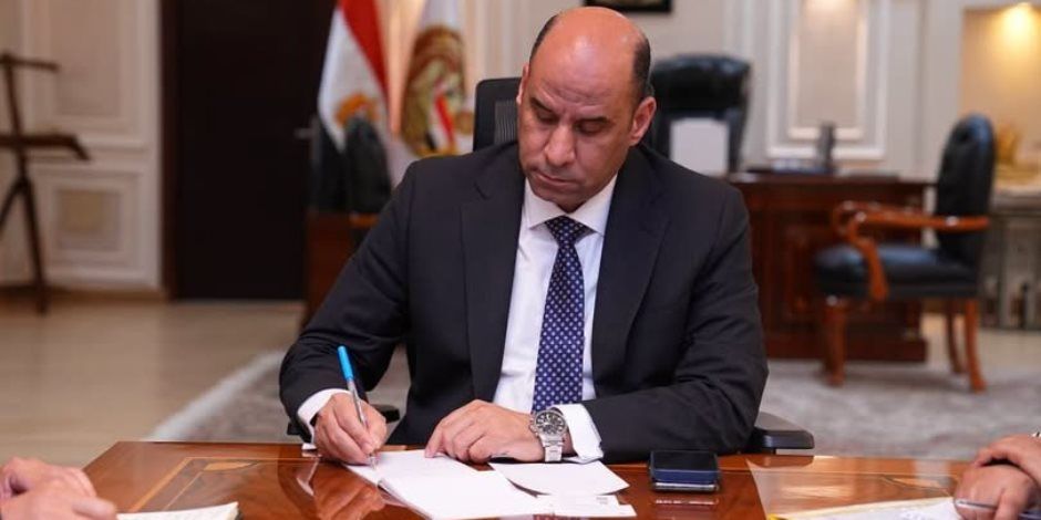 تنفيذًا لتوجيهات الرئيس السيسي بمواصلة الدعم والحماية.. وزير العمل يعلن بدء صرف منحة المولد النبوي الشريف للعمالة غير المنتظمة