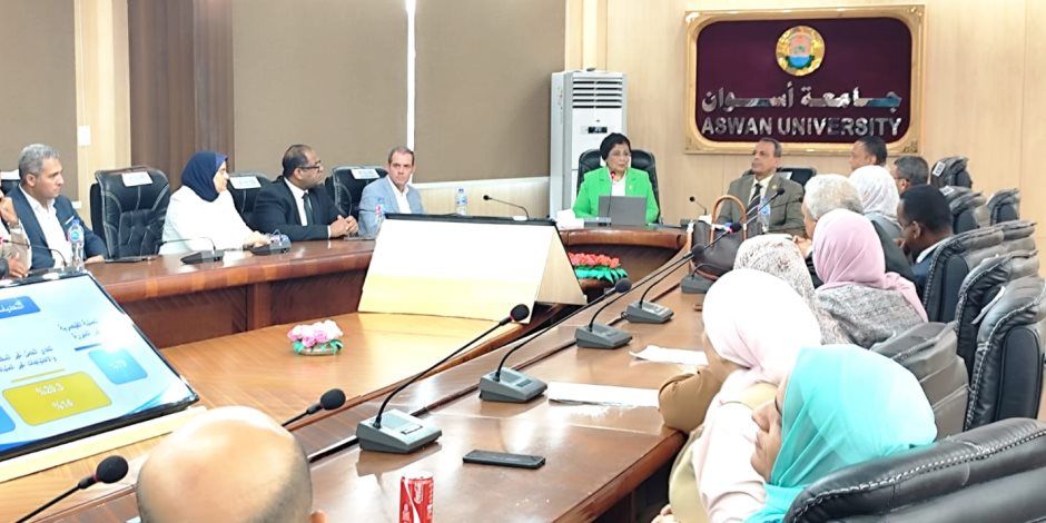 نائب وزير الصحة تتابع تنفيذ الاستراتيجية الوطنية للسكان والتنمية خلال زيارة ميدانية لأسوان
