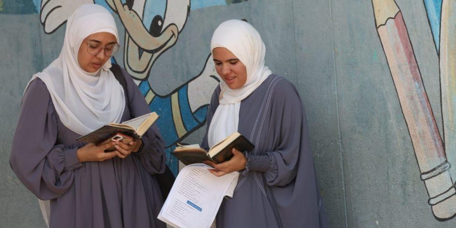 طلاب الثانوية الأزهرية يطوون صفحة الدور الثاني اليوم.. الأحياء والتفسير في المحطة الأخيرة