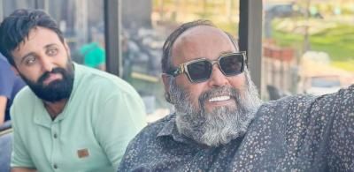 أخبار اليمن : فنان يمني يهاجم مروّجي شائعة وفاة والده