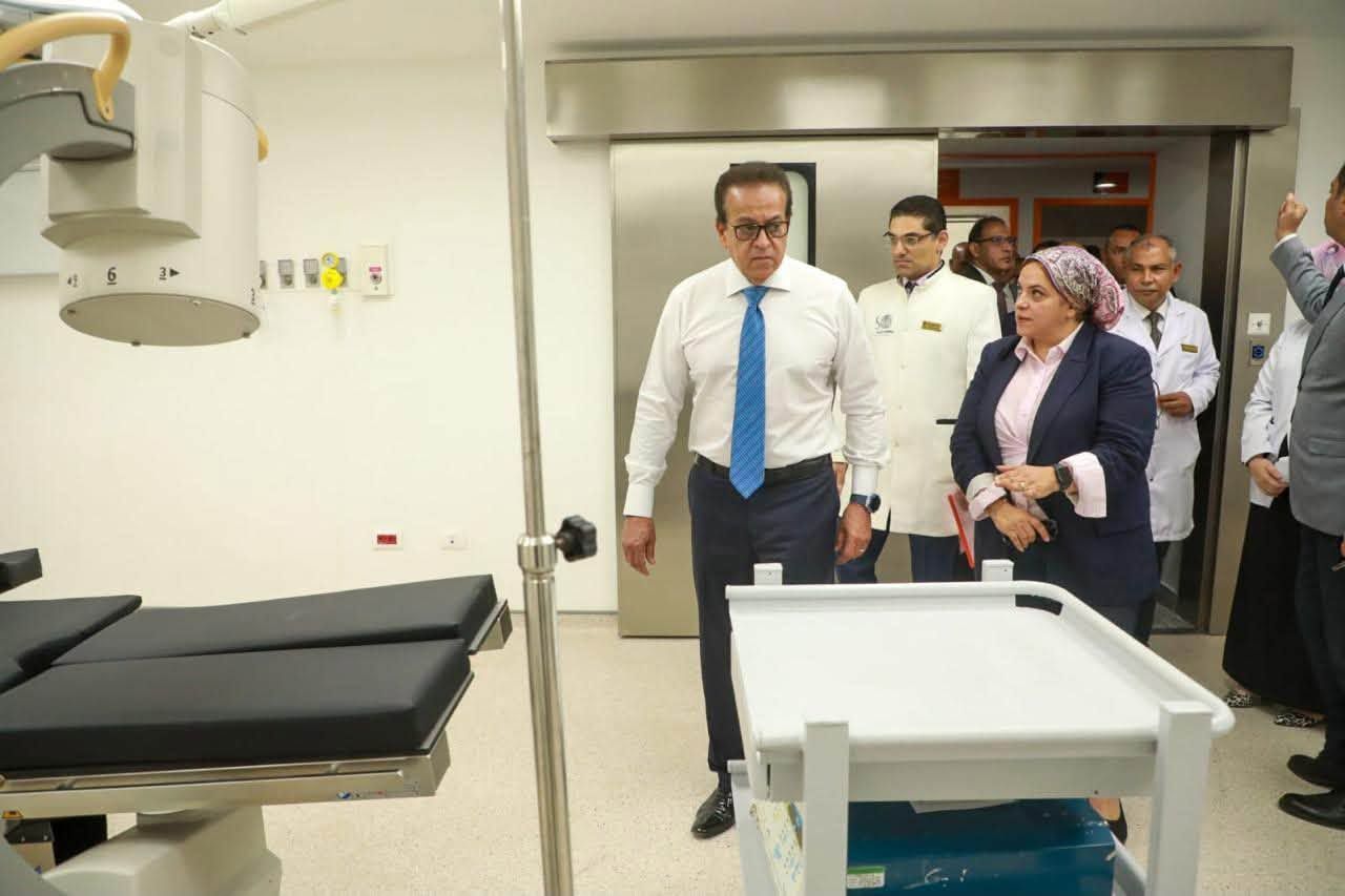 وزير الصحة يتفقد القسم المطور بمستشفى دار الشفاء ويوجه بإجراء فحص الماموجرام للسيدات المترددات