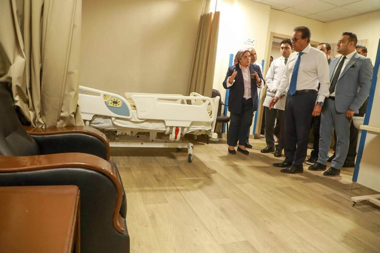 وزير الصحة يتفقد القسم المطور بمستشفى دار الشفاء ويوجه بإجراء فحص الماموجرام للسيدات المترددات
