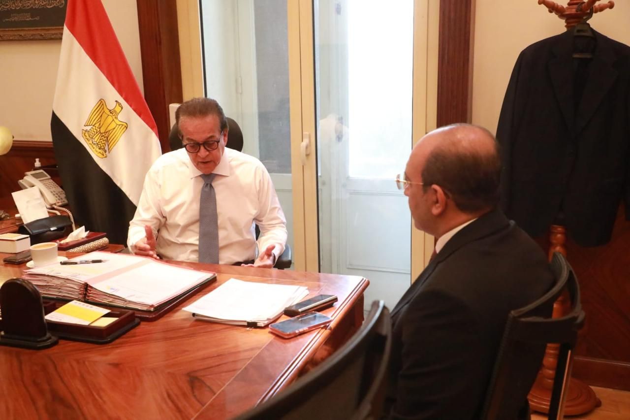 وزير الصحة يوجه الشكر لرئيس هيئة التأمين الصحي السابق.. ويبحث خطة العمل المستقبلية