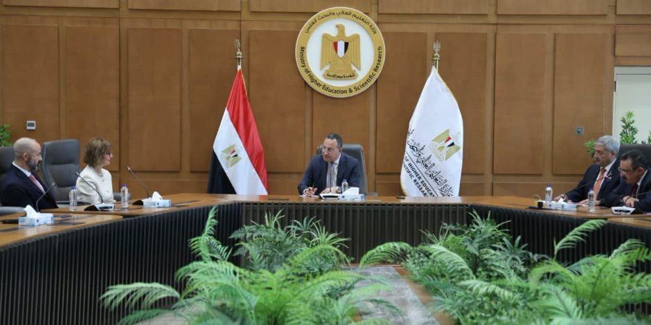 وزير التعليم العالي يبحث مع «فيليبس» دعم الابتكار ونقل التكنولوجيا وتطوير مهارات الطلاب