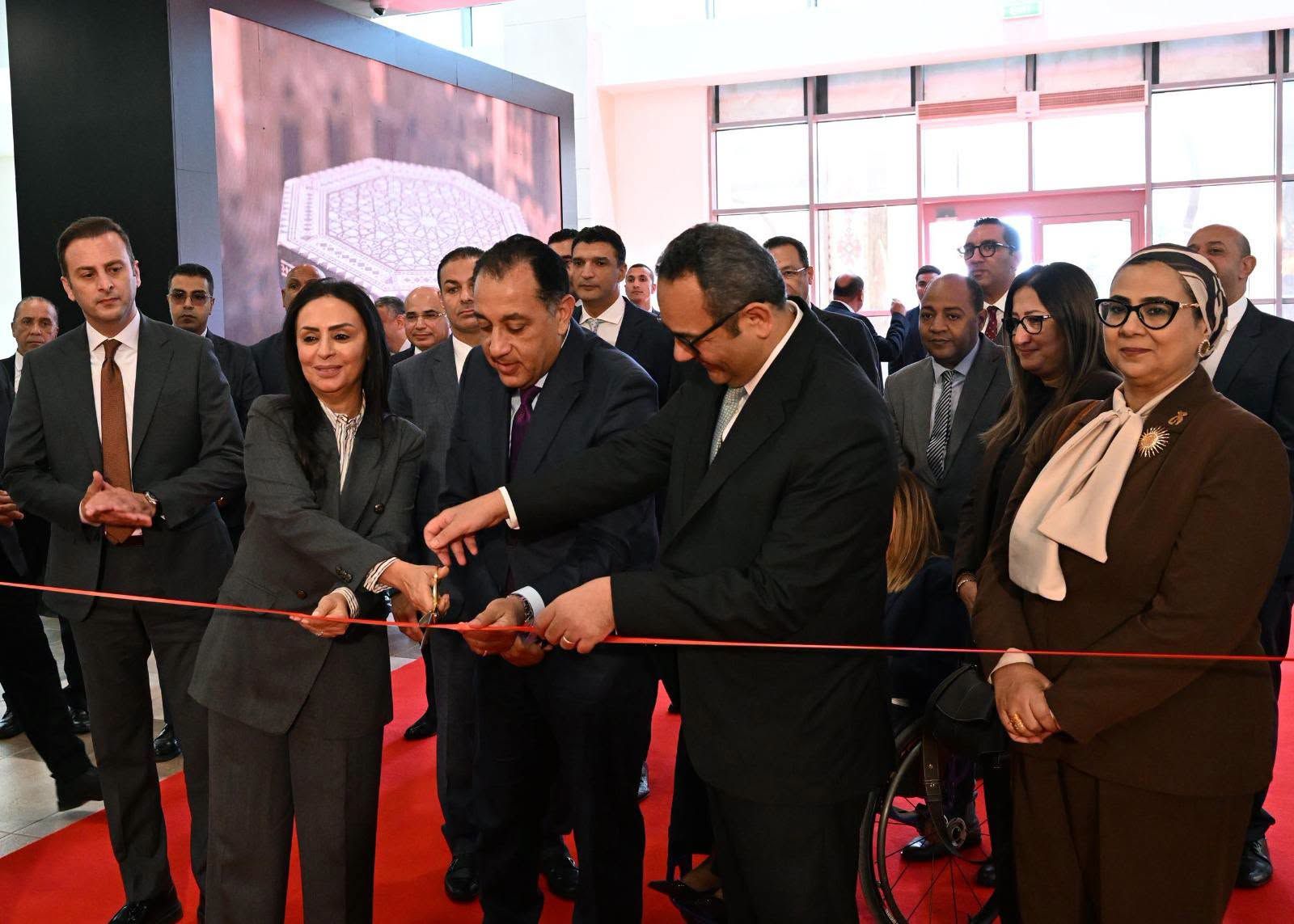 نيابة عن رئيس الجمهورية.. رئيس الوزراء يفتتح الدورة الثامنة لمعرض "تراثنا 2026" لدعم الحرف اليدوية والتراثية