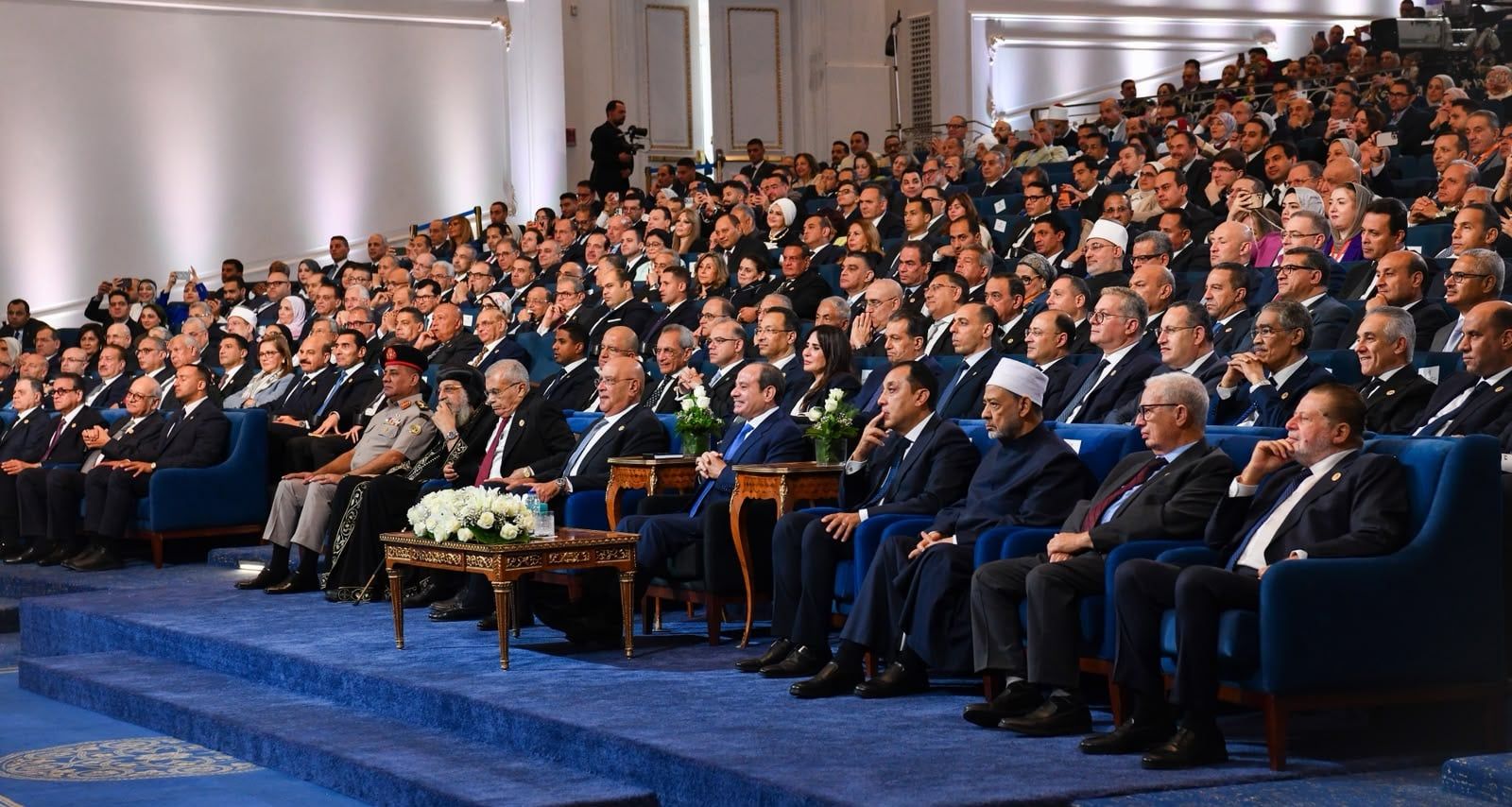 الزعيم السيسى يشارك بمنتدى مصر ويستقبل الممثل الخاص لبوتين.. فيديو