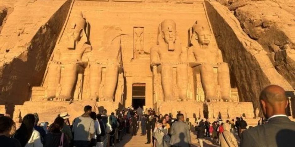 10 بوابات إلكترونية وسيارات كهربائية لاستقبال زوار تعامد الشمس بأبوسمبل