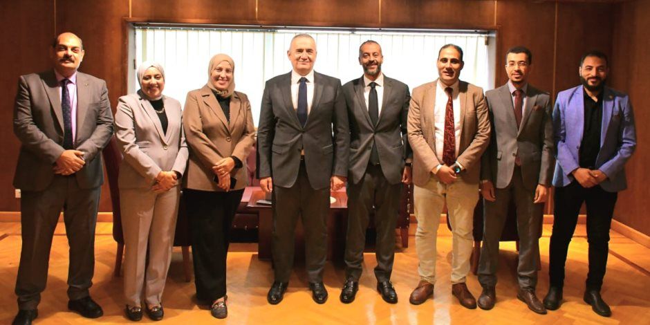 رئيس هيئة المستشفيات التعليمية يبحث تعزيز التعاون مع شعبة محرري الصحة بنقابة الصحفيين