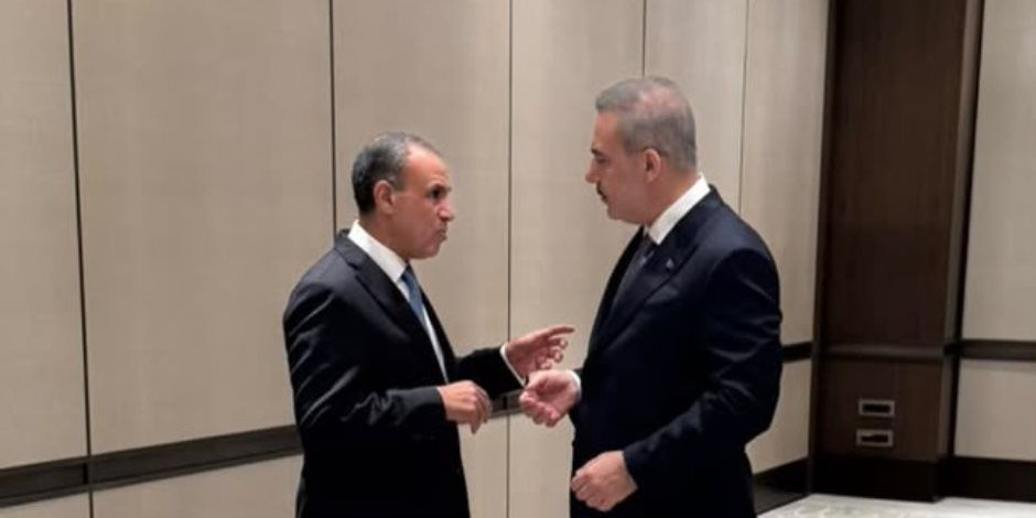 وزير الخارجية يشدد خلال لقائه نظيره التركي على أهمية احترام مبادئ القانون الدولي للبحار