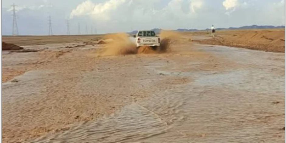 سيول تضرب منطقة برنيس جنوب مرسى علم بالبحر الأحمر.. صور