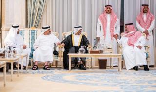 وفد من شيوخ الإمارات يعزي الأمير السعودي بندر بن سلطان بوفاة والدته
