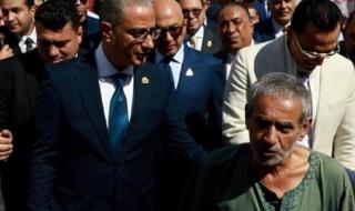 محافظ الجيزة يستجيب لمسن استوقفه خلال جولته ويوجه بتوفير الرعاية الطبية اللازمة له